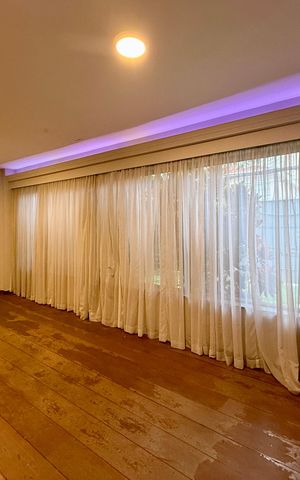Casa à venda com 250m², 4 quartos e 5 vagas Casa à venda com 250m², 4 quartos e 5 vagasSala