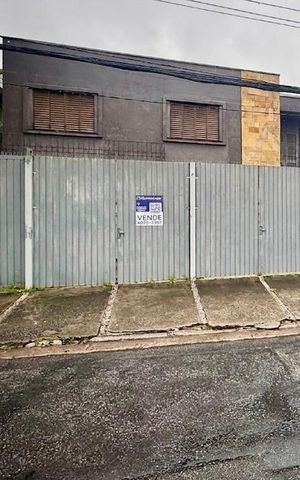 Casa à venda com 250m², 4 quartos e 5 vagas Casa à venda com 250m², 4 quartos e 5 vagasFachada