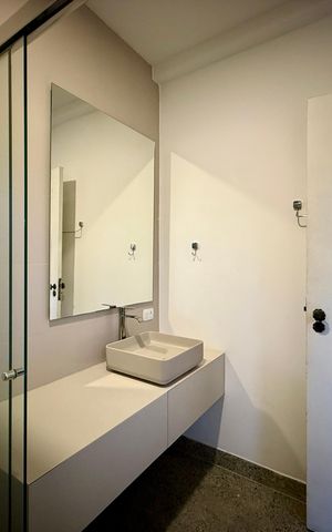 Casa à venda com 250m², 4 quartos e 5 vagas Casa à venda com 250m², 4 quartos e 5 vagasBanheiro Suíte 2