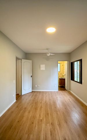 Casa à venda com 250m², 4 quartos e 5 vagas Casa à venda com 250m², 4 quartos e 5 vagasSuíte 1