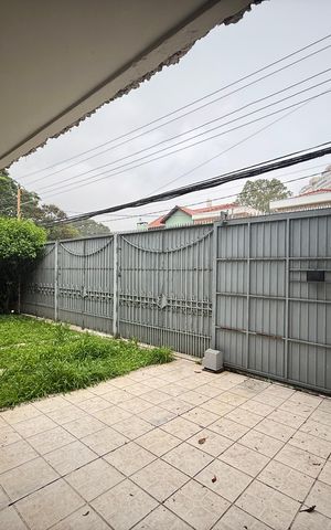 Casa à venda com 250m², 4 quartos e 5 vagas Casa à venda com 250m², 4 quartos e 5 vagasGaragem