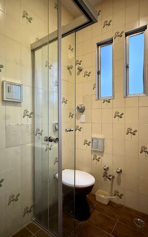 Casa à venda com 250m², 4 quartos e 5 vagas Casa à venda com 250m², 4 quartos e 5 vagasBanheiro Suíte 1