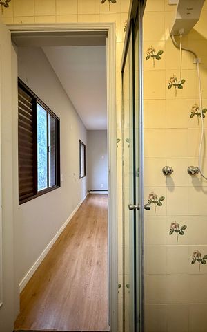 Casa à venda com 250m², 4 quartos e 5 vagas Casa à venda com 250m², 4 quartos e 5 vagasBanheiro Suíte 1