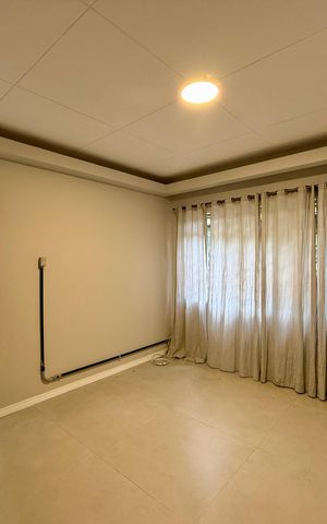 Casa à venda com 250m², 4 quartos e 5 vagas Casa à venda com 250m², 4 quartos e 5 vagasSala