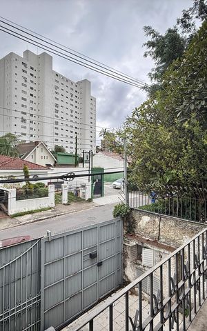 Casa à venda com 250m², 4 quartos e 5 vagas Casa à venda com 250m², 4 quartos e 5 vagasSacada Suíte 1