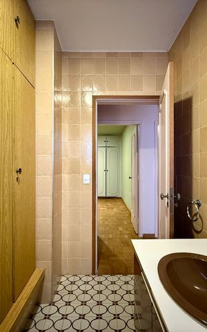 Casa à venda com 250m², 4 quartos e 5 vagas Casa à venda com 250m², 4 quartos e 5 vagasBanheiro Social