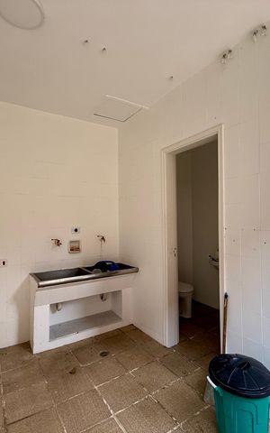 Casa à venda com 250m², 4 quartos e 5 vagas Casa à venda com 250m², 4 quartos e 5 vagasÁrea de Serviço