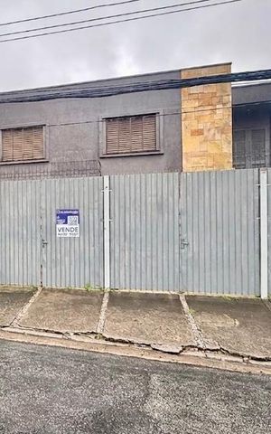 Casa à venda com 250m², 4 quartos e 5 vagas Casa à venda com 250m², 4 quartos e 5 vagasFachada