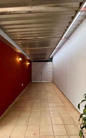 Casa à venda com 250m², 4 quartos e 5 vagas Casa à venda com 250m², 4 quartos e 5 vagasQuintal