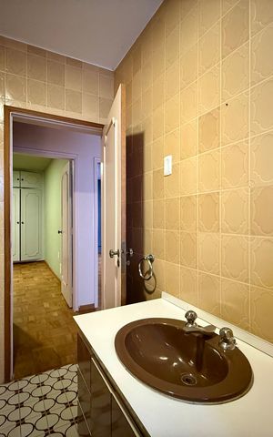 Casa à venda com 250m², 4 quartos e 5 vagas Casa à venda com 250m², 4 quartos e 5 vagasBanheiro Social