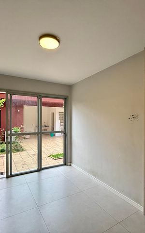Casa à venda com 250m², 4 quartos e 5 vagas Casa à venda com 250m², 4 quartos e 5 vagasCozinha