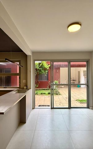 Casa à venda com 250m², 4 quartos e 5 vagas Casa à venda com 250m², 4 quartos e 5 vagasCozinha