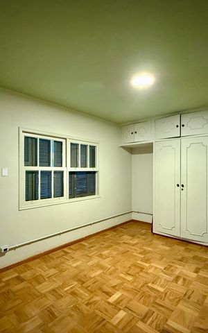 Casa à venda com 250m², 4 quartos e 5 vagas Casa à venda com 250m², 4 quartos e 5 vagasSuíte 3