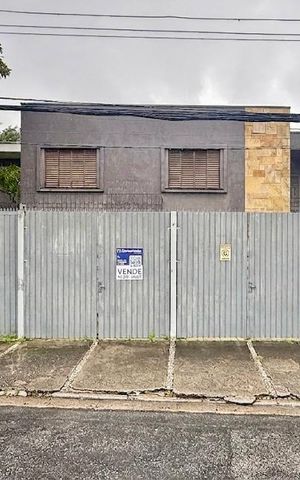 Casa à venda com 250m², 4 quartos e 5 vagas Casa à venda com 250m², 4 quartos e 5 vagasFachada
