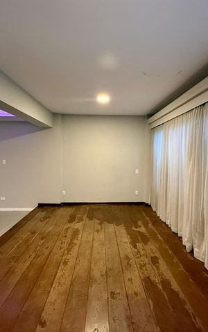 Casa à venda com 250m², 4 quartos e 5 vagas Casa à venda com 250m², 4 quartos e 5 vagasSala