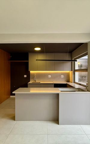 Casa à venda com 250m², 4 quartos e 5 vagas Casa à venda com 250m², 4 quartos e 5 vagasCozinha