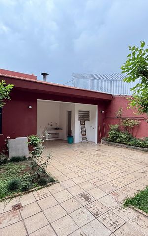 Casa à venda com 250m², 4 quartos e 5 vagas Casa à venda com 250m², 4 quartos e 5 vagasQuintal