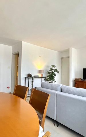 Apartamento à venda com 110m², 3 quartos e 2 vagas Apartamento à venda com 110m², 3 quartos e 2 vagasSala