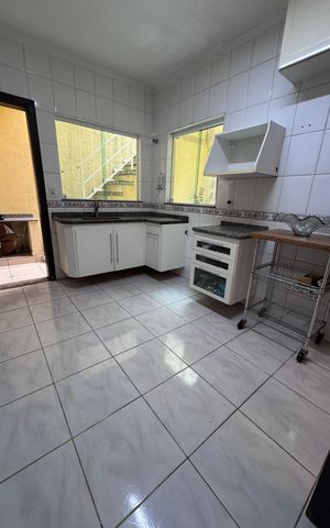 Casa à venda com 270m², 3 quartos e 2 vagas Casa à venda com 270m², 3 quartos e 2 vagasCozinha