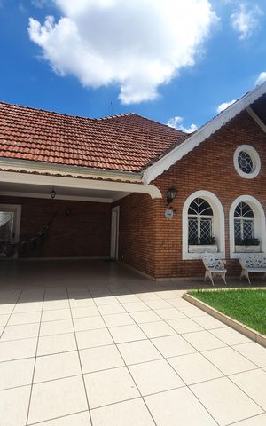 Casa à venda com 268m², 3 quartos e 4 vagasFachada