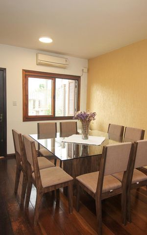 Casa à venda com 208m², 4 quartos e 2 vagas Casa à venda com 208m², 4 quartos e 2 vagasSala de Jantar