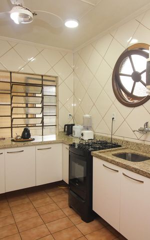 Casa à venda com 208m², 4 quartos e 2 vagas Casa à venda com 208m², 4 quartos e 2 vagasCozinha