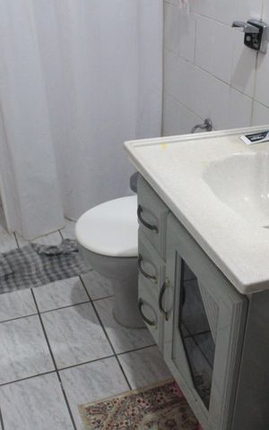 Casa à venda com 363m², 4 quartos e 2 vagasBanheiro 1