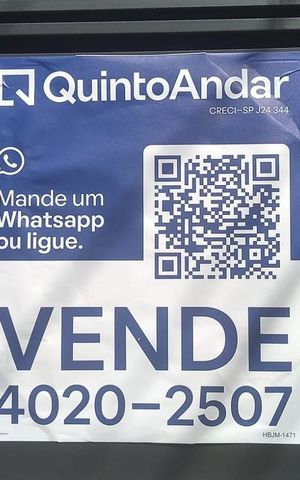 Casa à venda com 220m², 4 quartos e 2 vagas Casa à venda com 220m², 4 quartos e 2 vagasFachada