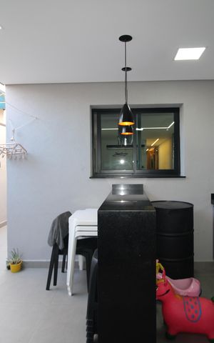 Casa à venda com 220m², 4 quartos e 2 vagasCozinhaÁrea de Serviço