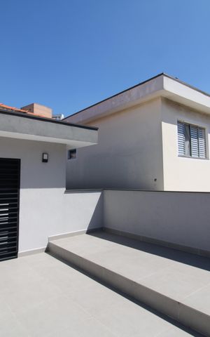 Casa à venda com 220m², 4 quartos e 2 vagasQuarto 1 - Varanda