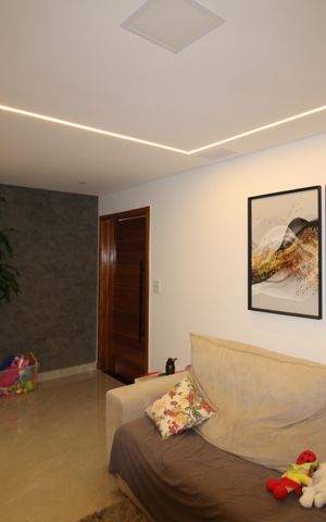 Casa à venda com 220m², 4 quartos e 2 vagasSala