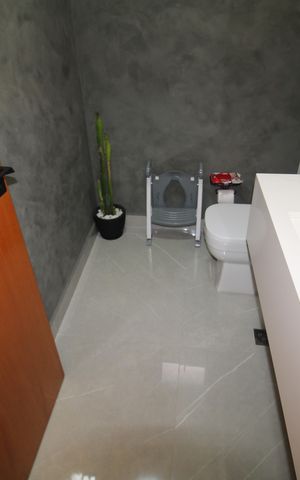 Casa à venda com 220m², 4 quartos e 2 vagasLavabo