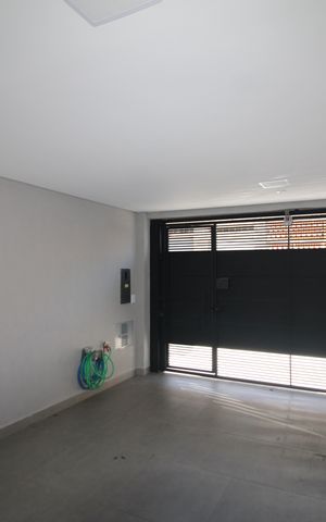 Casa à venda com 220m², 4 quartos e 2 vagasGaragem