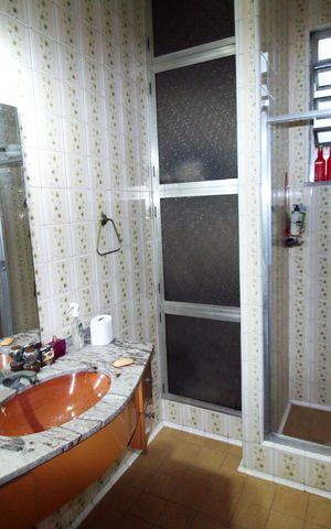 Casa à venda com 723m², 5 quartos e 2 vagasBanheiro 1