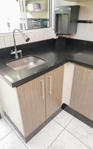 Casa à venda com 119m², 2 quartos e 2 vagasCozinha - Armários