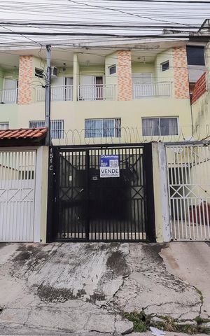 Casa à venda com 119m², 2 quartos e 2 vagasFachada