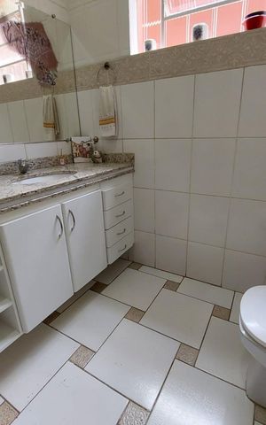 Casa à venda com 193m², 5 quartos e 2 vagas Casa à venda com 193m², 5 quartos e 2 vagasbanheiro 1