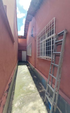 Casa à venda com 193m², 5 quartos e 2 vagas Casa à venda com 193m², 5 quartos e 2 vagasCorredor