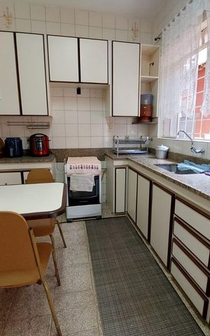 Casa à venda com 193m², 5 quartos e 2 vagas Casa à venda com 193m², 5 quartos e 2 vagascozinha