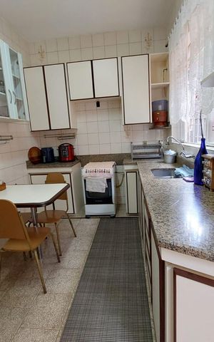 Casa à venda com 193m², 5 quartos e 2 vagas Casa à venda com 193m², 5 quartos e 2 vagascozinha