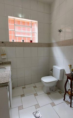 Casa à venda com 193m², 5 quartos e 2 vagas Casa à venda com 193m², 5 quartos e 2 vagasbanheiro 1