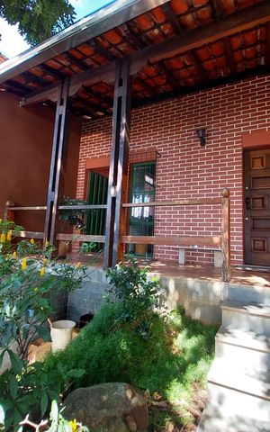 Casa à venda com 193m², 5 quartos e 2 vagas Casa à venda com 193m², 5 quartos e 2 vagasfachada