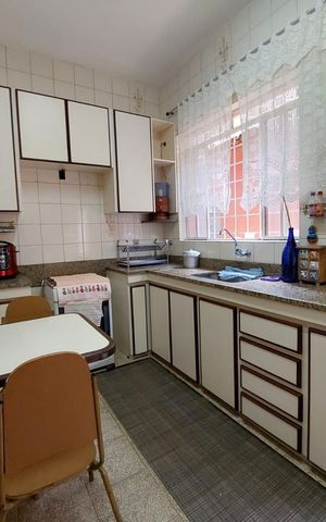 Casa à venda com 193m², 5 quartos e 2 vagas Casa à venda com 193m², 5 quartos e 2 vagascozinha