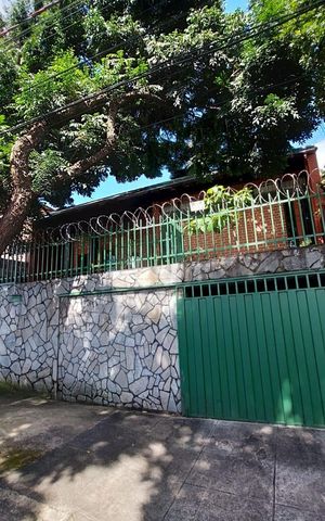 Casa à venda com 193m², 5 quartos e 2 vagas Casa à venda com 193m², 5 quartos e 2 vagasfachada