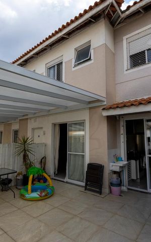 Casa de condomínio à venda com 147m², 3 quartos e 2 vagas Casa de condomínio à venda com 147m², 3 quartos e 2 vagasQuintal