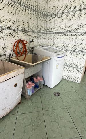 Casa à venda com 342m², 3 quartos e 4 vagas Casa à venda com 342m², 3 quartos e 4 vagasÁrea de Serviço