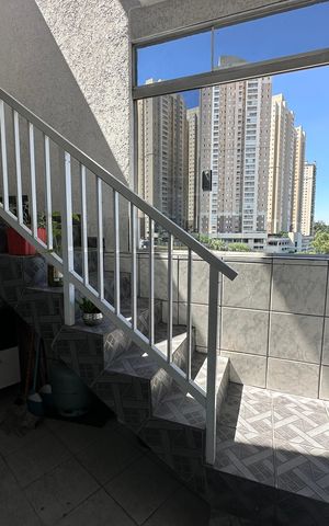 Casa à venda com 342m², 3 quartos e 4 vagas Casa à venda com 342m², 3 quartos e 4 vagasEscada dos fundos