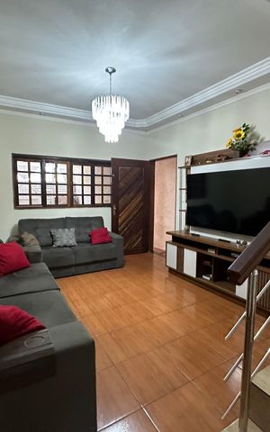 Casa à venda com 342m², 3 quartos e 4 vagas Casa à venda com 342m², 3 quartos e 4 vagasSala