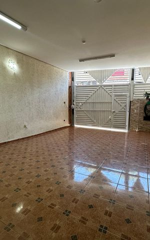 Casa à venda com 342m², 3 quartos e 4 vagas Casa à venda com 342m², 3 quartos e 4 vagasGaragem