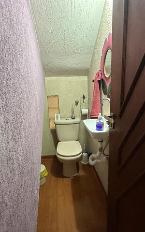 Casa à venda com 342m², 3 quartos e 4 vagas Casa à venda com 342m², 3 quartos e 4 vagasLavabo